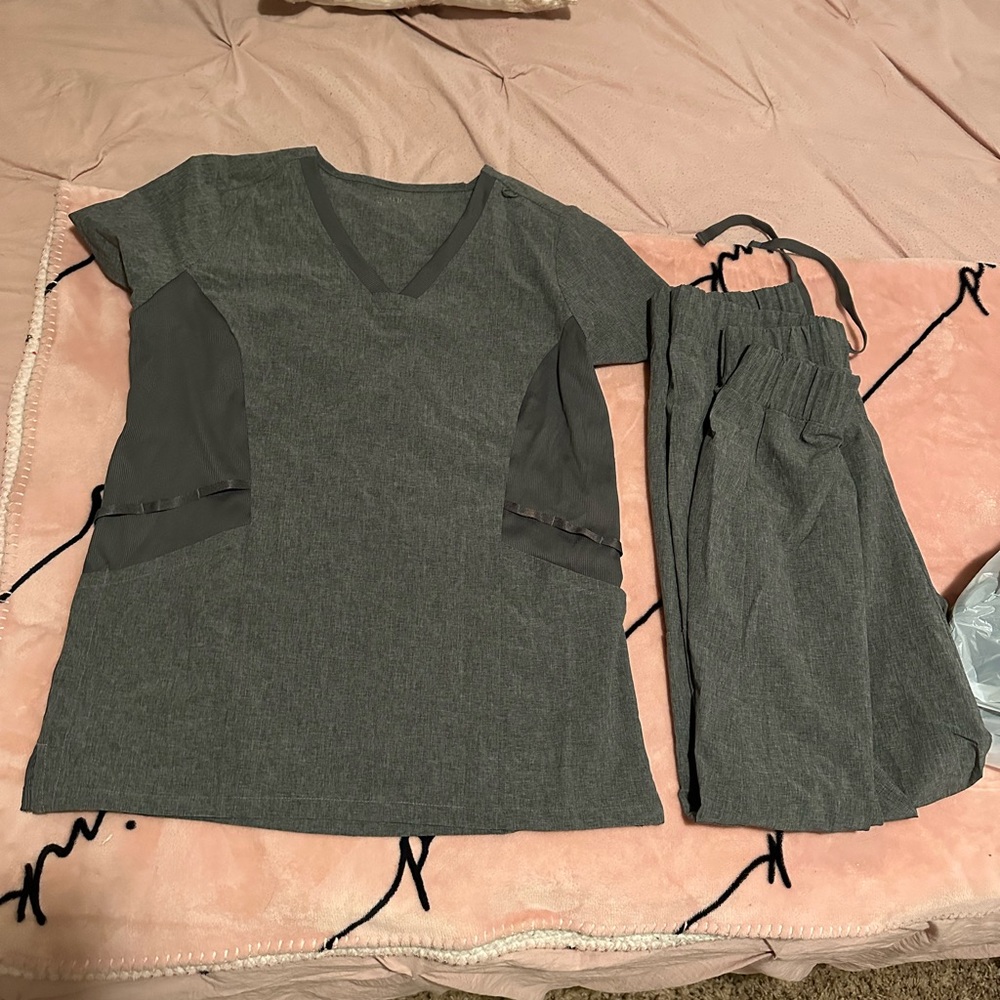 Hanes gray scrubs